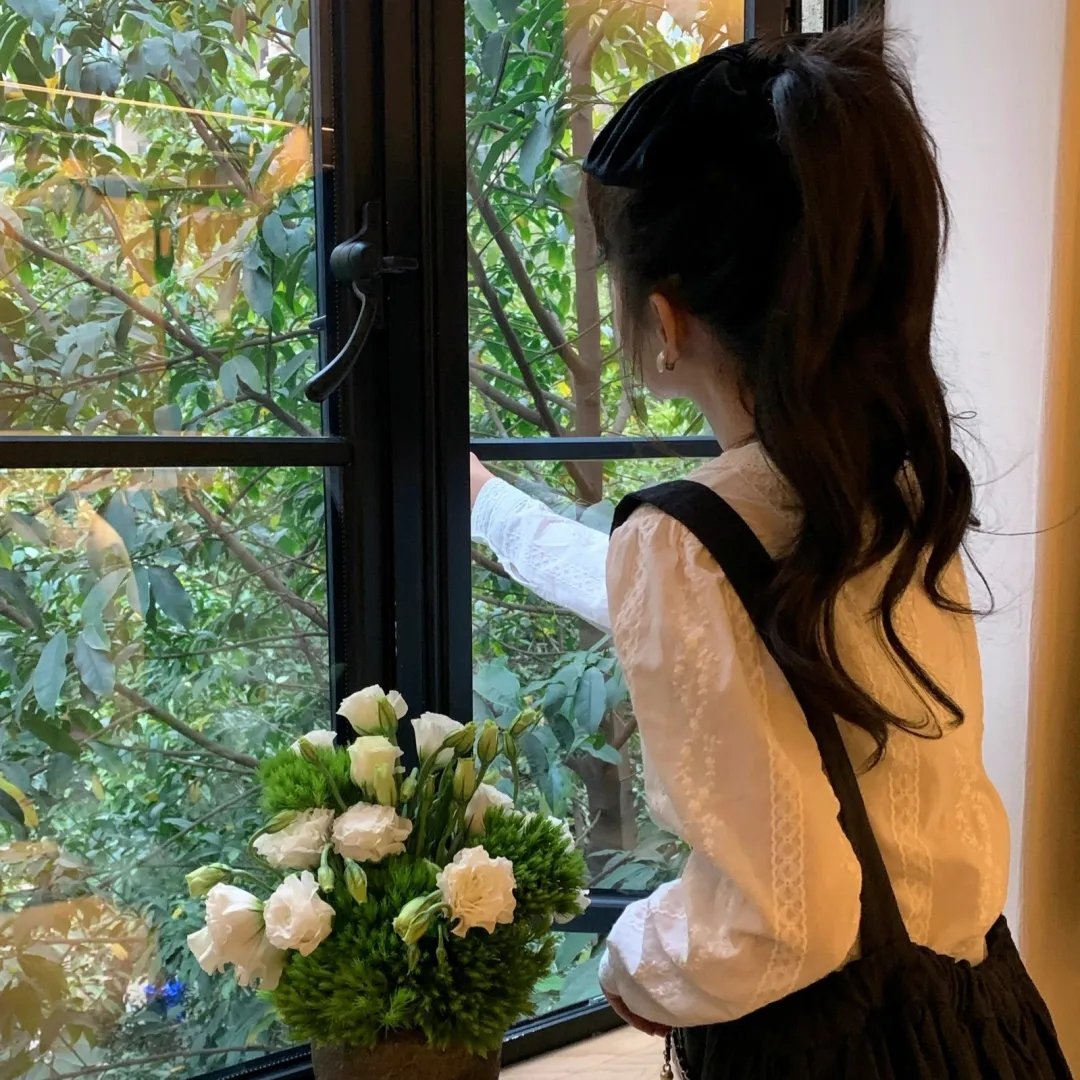 麻烦中的女人 海报
